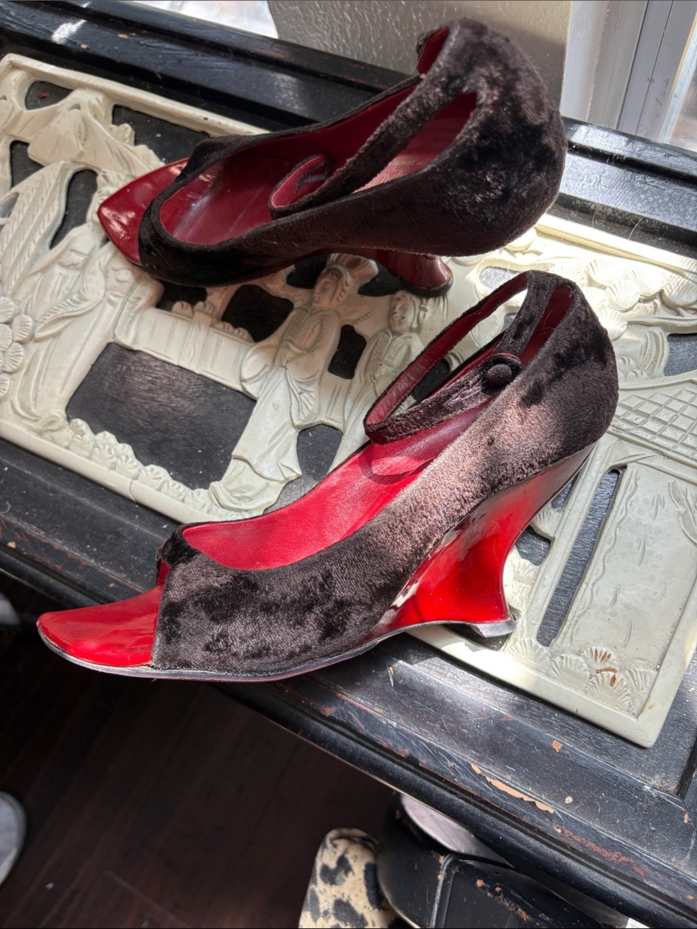 Tom Ford Yves Saint Laurent Chocolate velvet Peep-Toe Heels with Red Soles - Picture 9 of 10